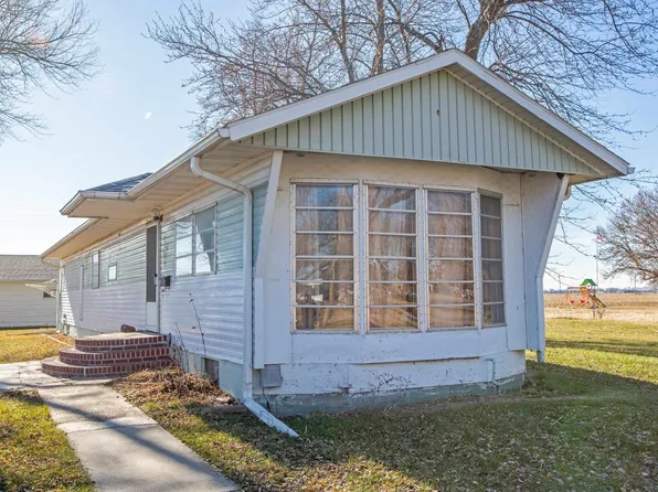 510 W 5th St, Shelton, NE 68876
