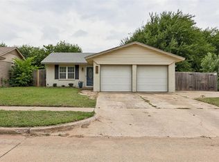 705 S Highland Dr, Mustang, OK 73064