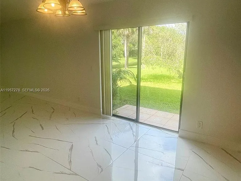 403 Lakeview Dr #106 — Photo 6