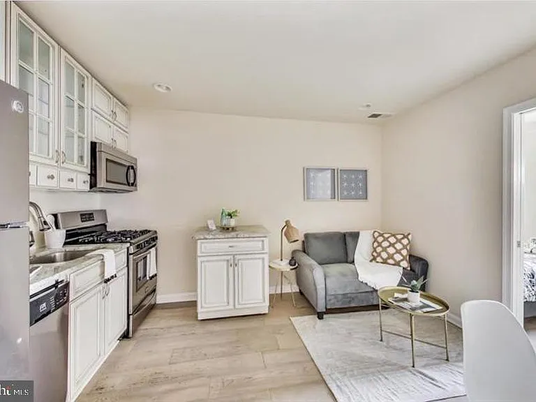 1720 H St NE #B — Photo 1