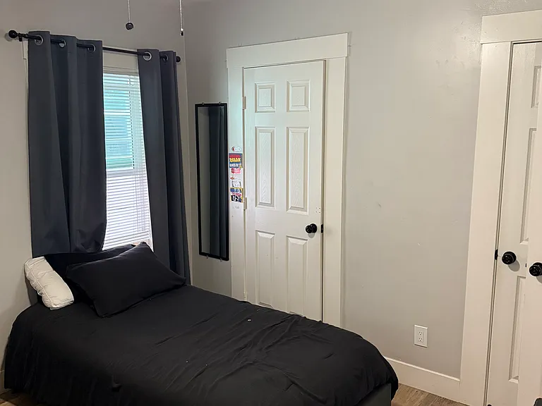 4039 Van Dyke Ave — Photo 9