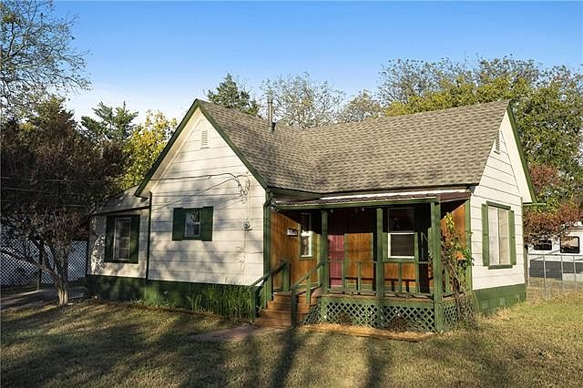 1st image of 109 Davis St