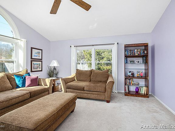 3rd image of 2530 Longmeadow St NW