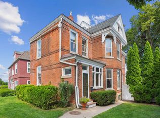 990 Grove Ter, Dubuque, IA 52001