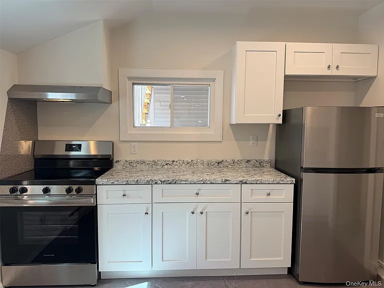 1 Parker Dr #4 — Photo 3