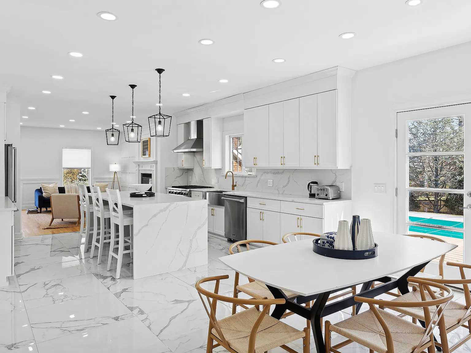 Escape to Elegance:5- Bedroom,4.5-Bath Southampton Summer Home — Photo 2