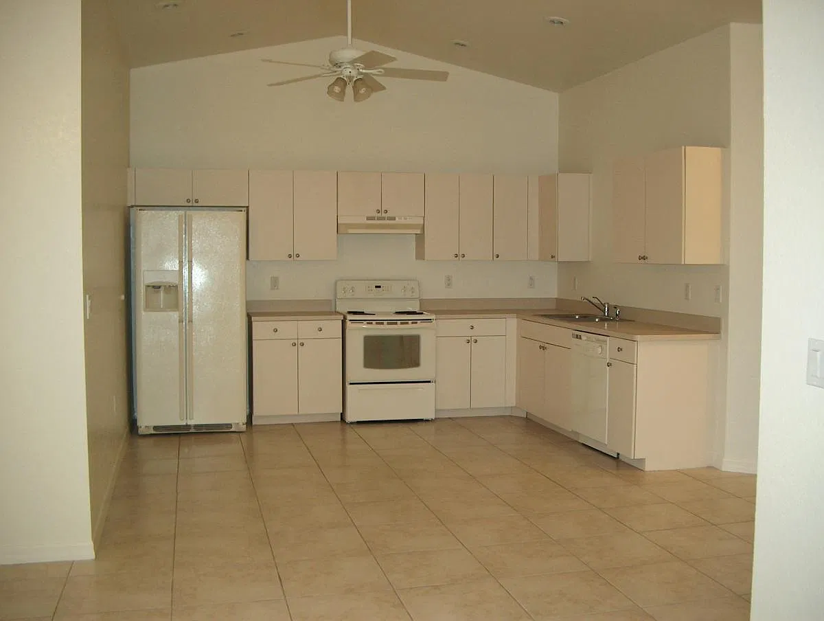 3346 Dristol Avenue — Photo 2