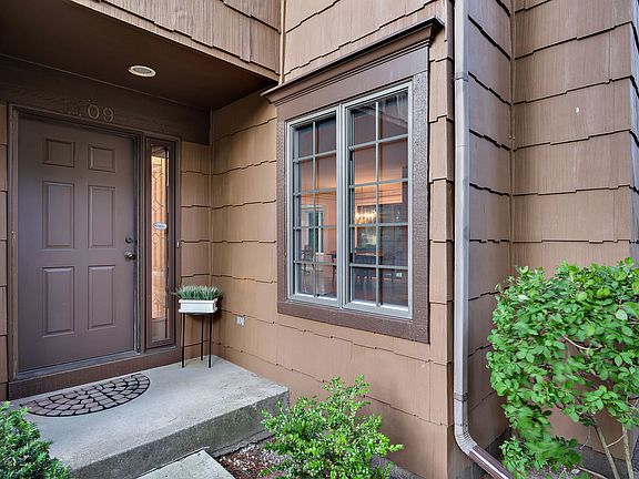 2nd image of 1109 Lacebark Ct #1109
