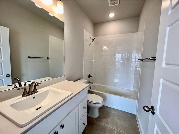 3rd image of 333 Colusa Dr