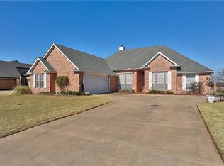 3132 Preston Club Dr, Sherman, TX 75092