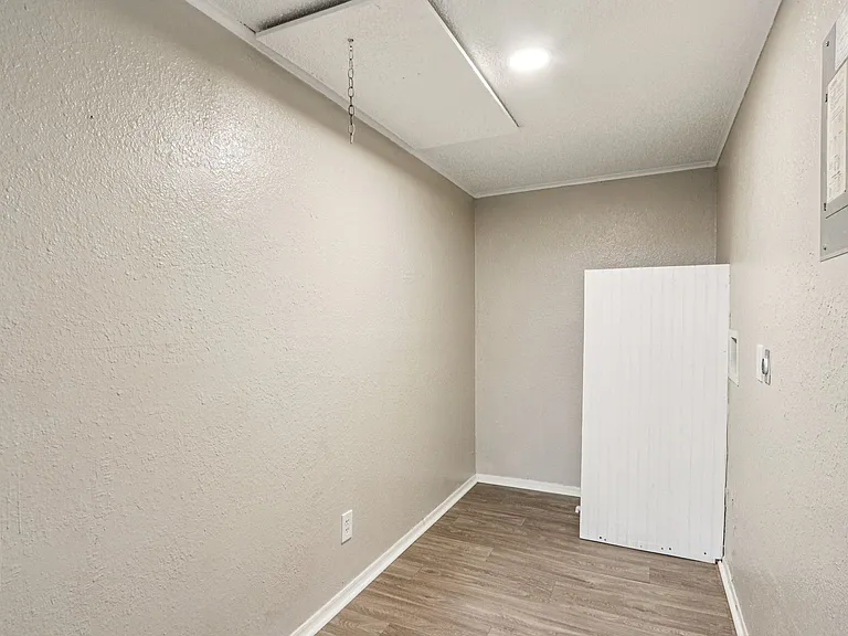Summer Glen ~ Boutique Cottage Style Living Meets Hassle Free Leasing — Photo 8