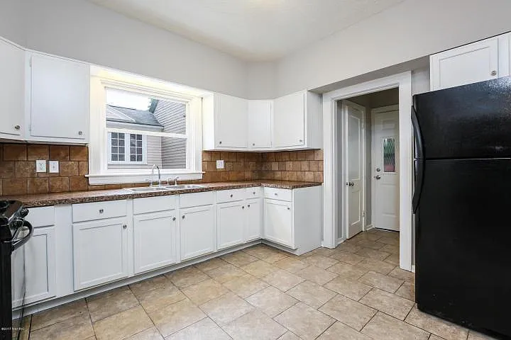 2042 Francis Ave SE — Photo 8