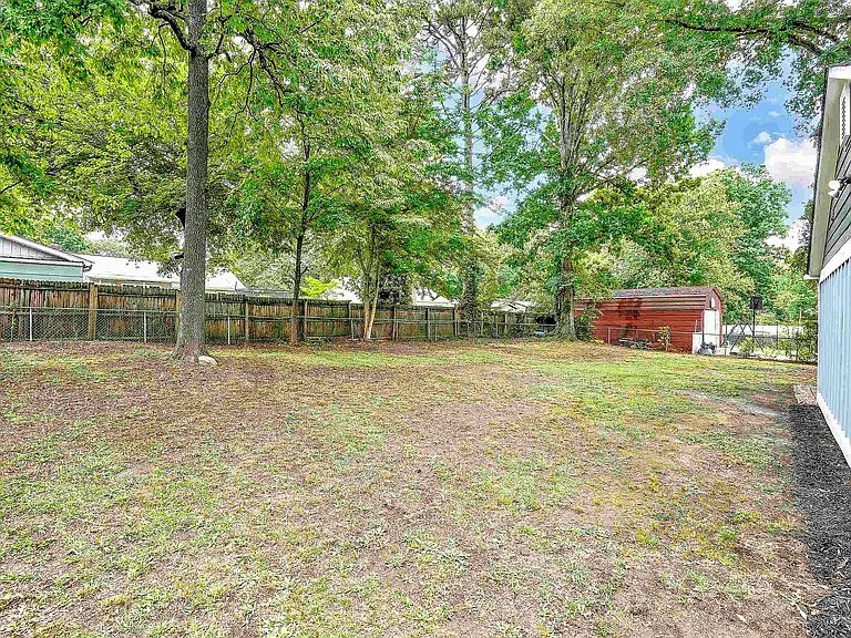 13 Pinehurst St — Photo 26