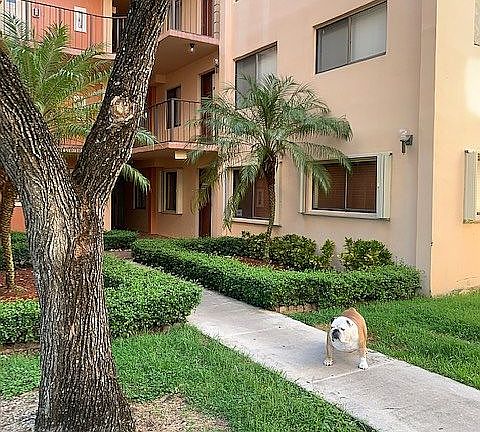 Front Entrance Corner unit