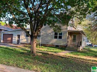 215 W Maple St, Holstein, IA 51025