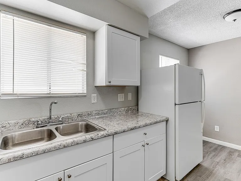 444 N 13th St #D — Photo 13