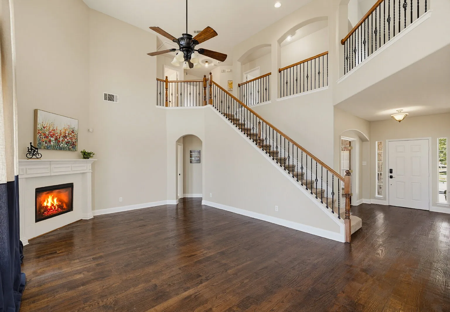 4 bed, 2.5 bath, 3070 sqft, $2,999 — Photo 4