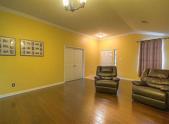 4th image of 9208 Lenox Dr
