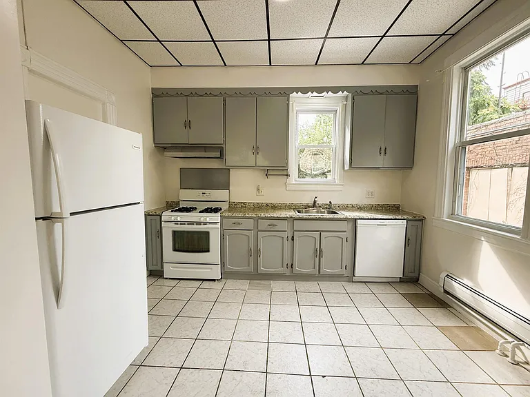 14 Beacon Ave #1 — Photo 2
