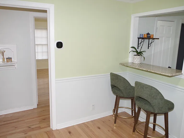 Open dining room into bedroom hallway
