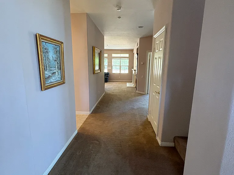 524 Golden West Dr — Photo 2