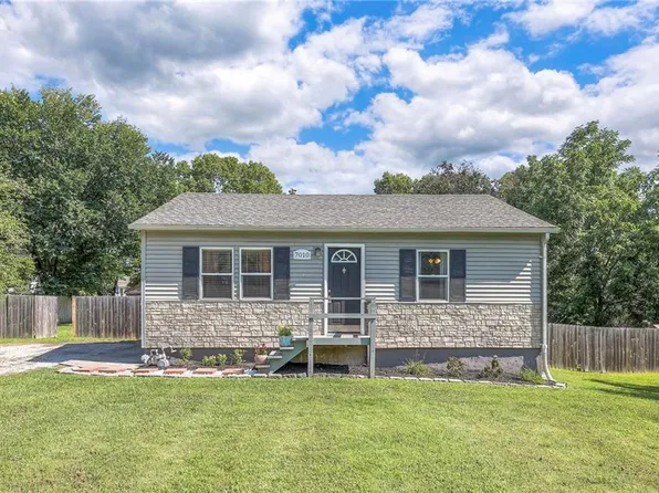 7010 E 160th St, Belton, MO 64012