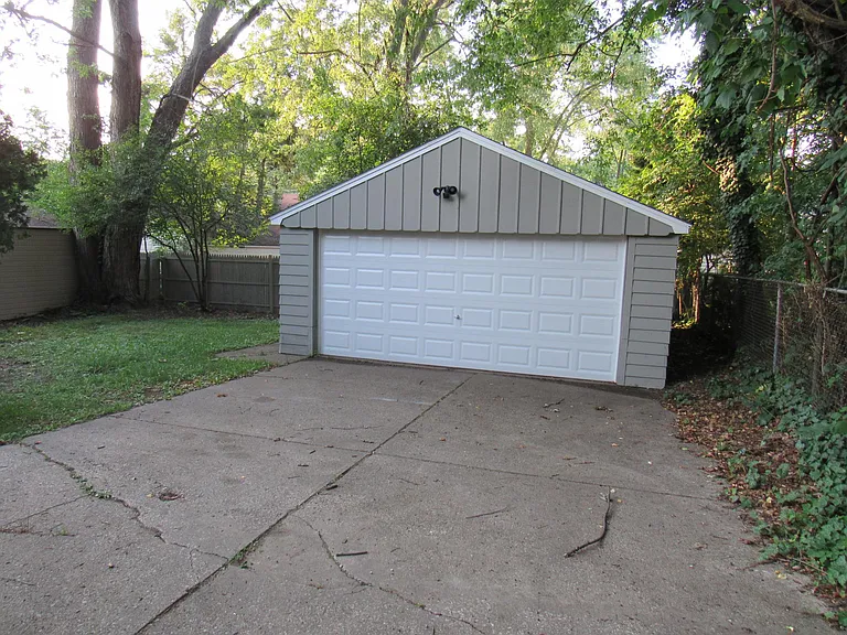 619 Mull Ave — Photo 13