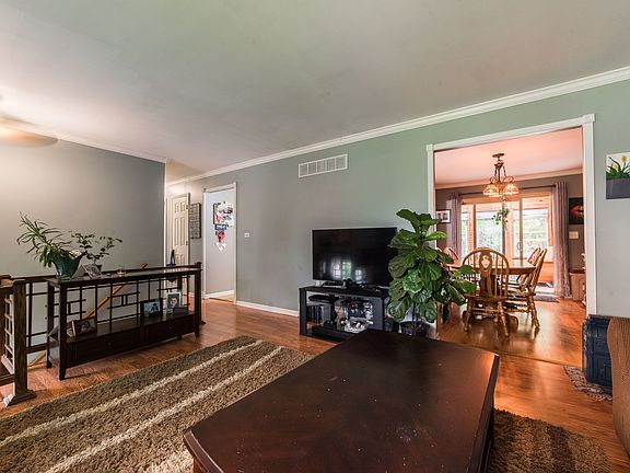 4th image of 20W509 Charles Ln