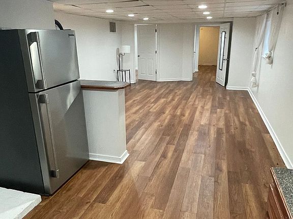 4th image of 2125-2127 Jefferson Ave #2127B