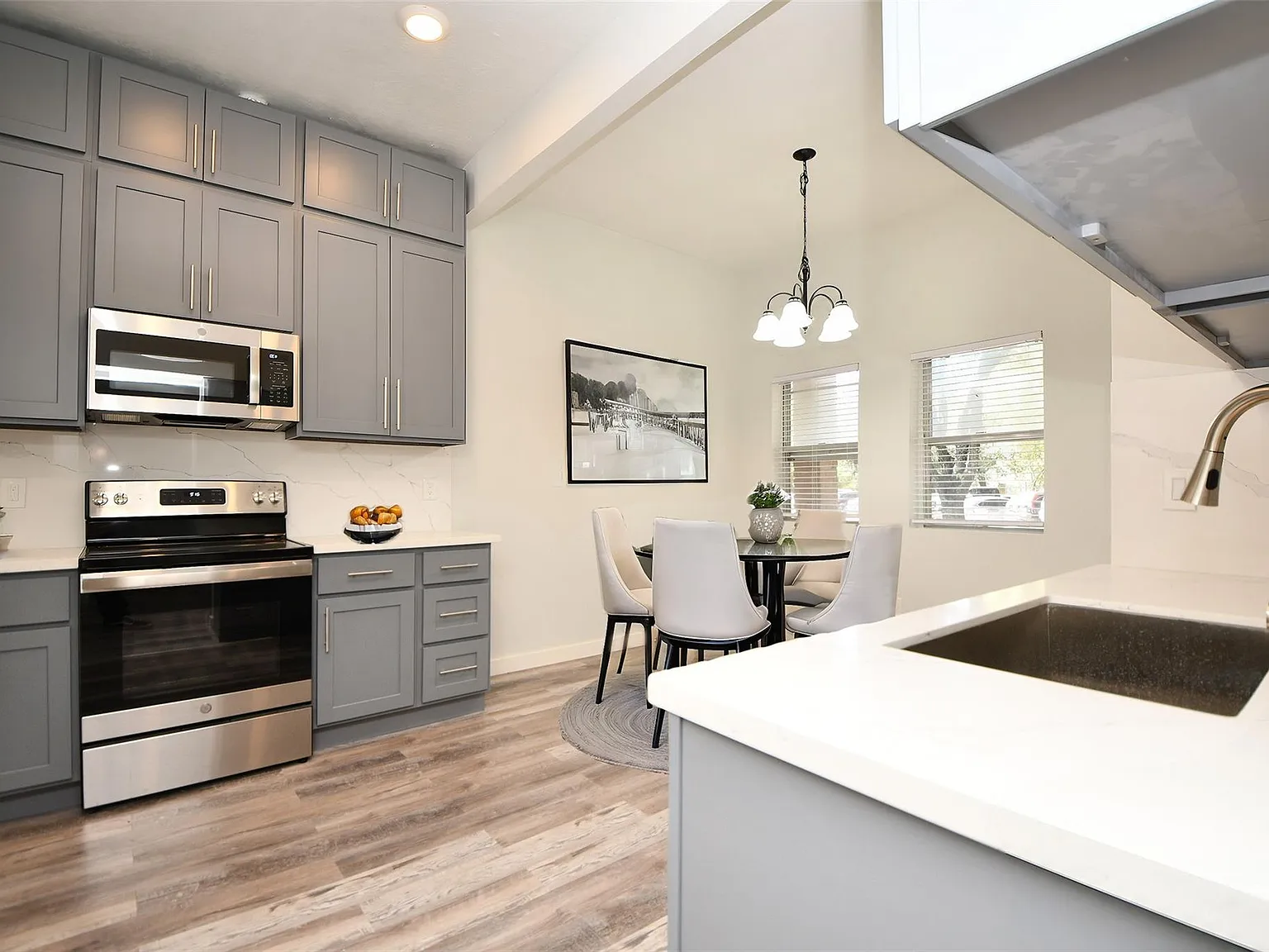 2 bed, 4.0 bath, 2732 sqft, $2,700 — Photo 2