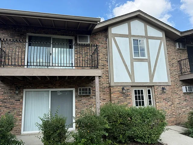 16W486 Lake Dr #201 — Photo 13