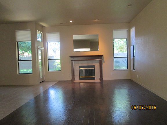 3rd image of 2477 Central Park Dr