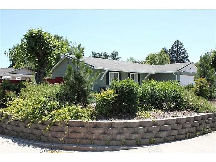 10852 Ambassador Dr photo 1