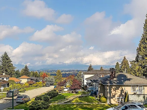 6662 Stanley St, Burnaby, BC V5E 1T8