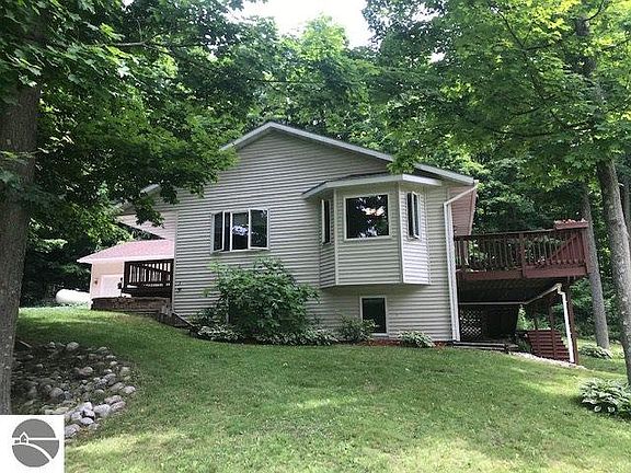 4th image of 4215 Antioch Dr