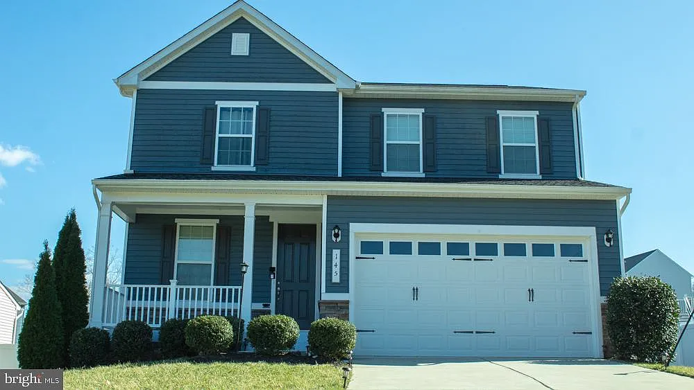 4 bed, 2.5 bath, 2260 sqft, $4,000 — Photo 1