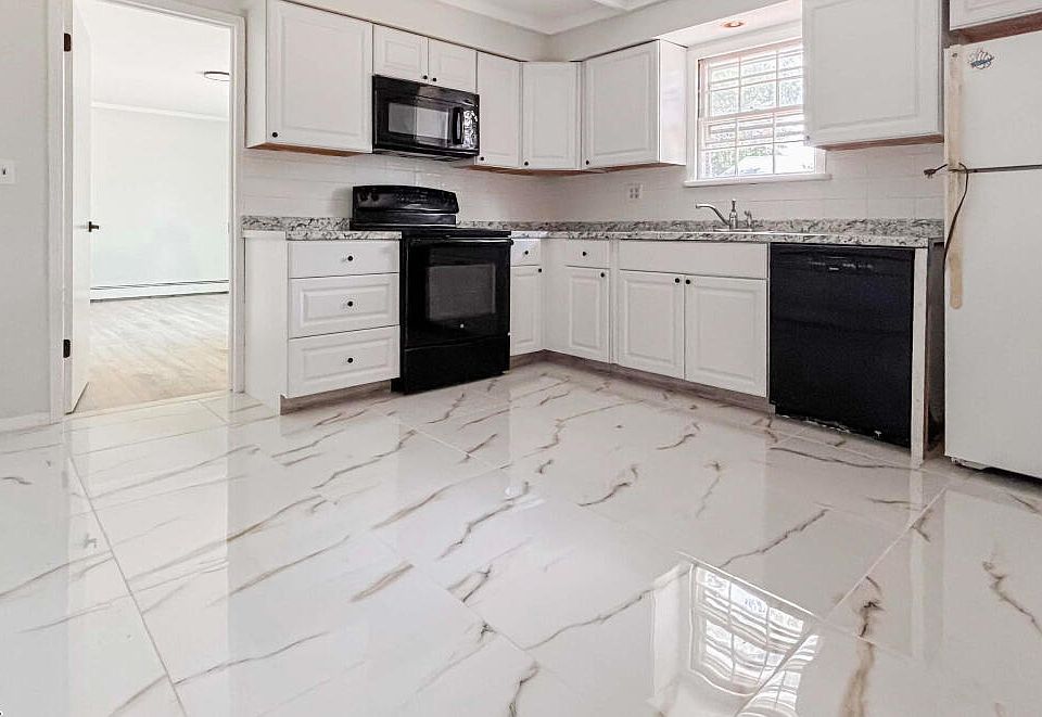 2nd image of 1533 Eleventh Avenue