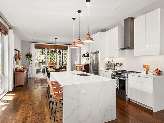 4th image of 2324 N Winchester Ave #103