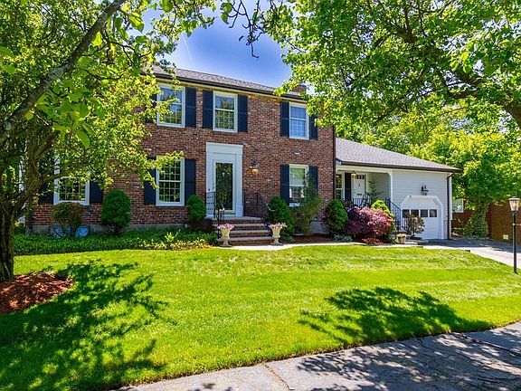 3rd image of 19 Cricklewood Dr