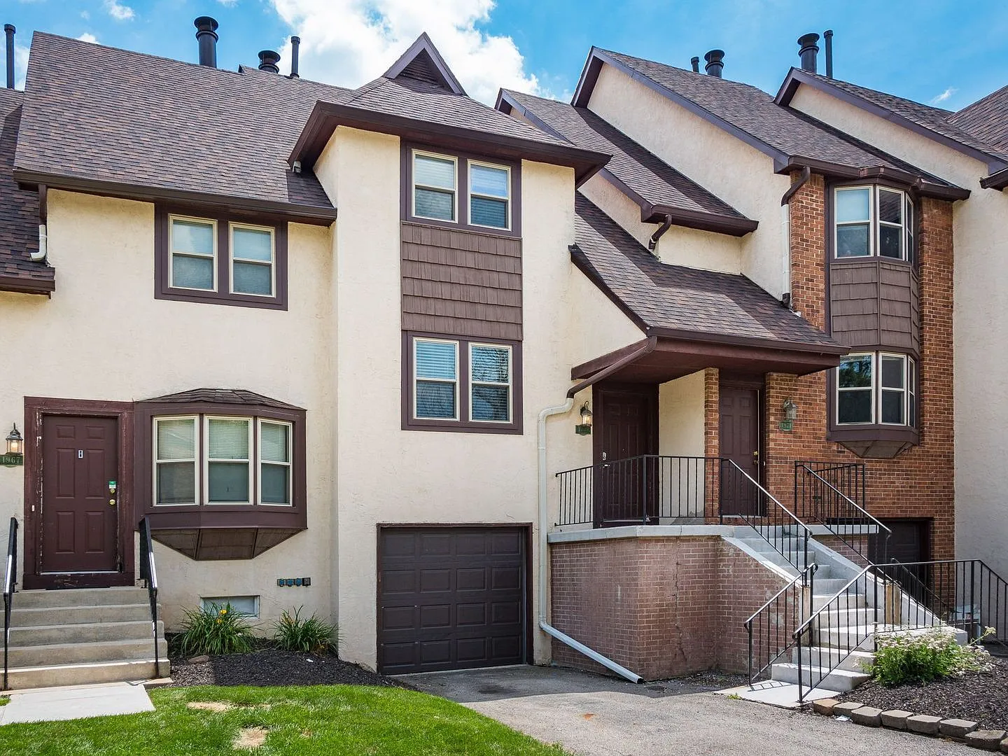 2 bed, 1.5 bath, 1900 sqft, $1,900 — Photo 2