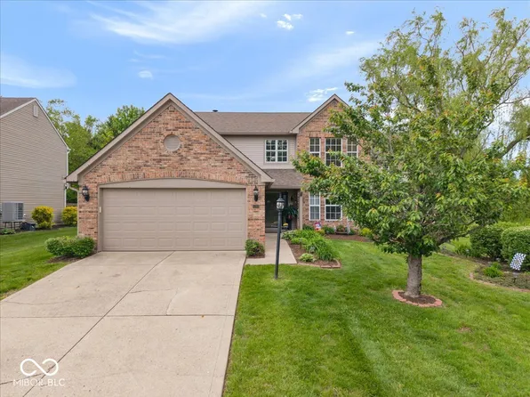 6268 Valleyview Dr, Fishers, IN 46038