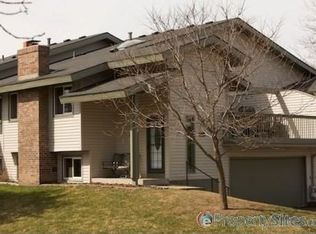 9642 Hampshire Ln, Eden Prairie, MN 55347