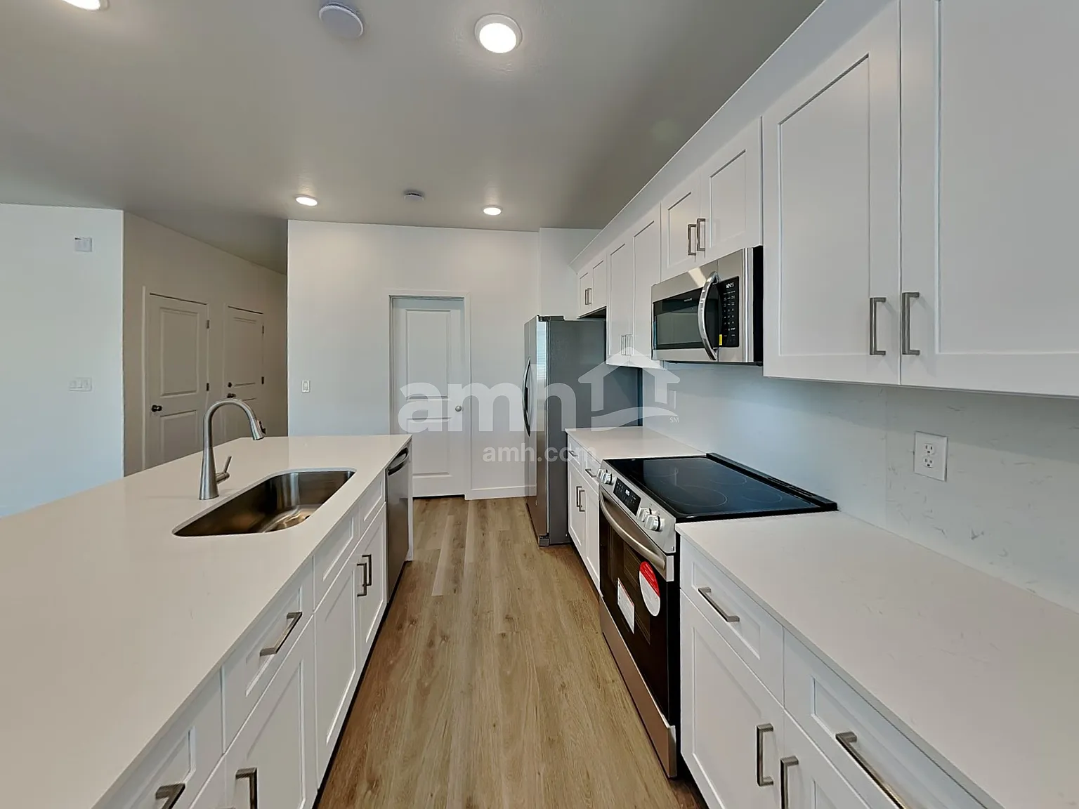 4 bed, 2.5 bath, 2220 sqft, $2,405 — Photo 3