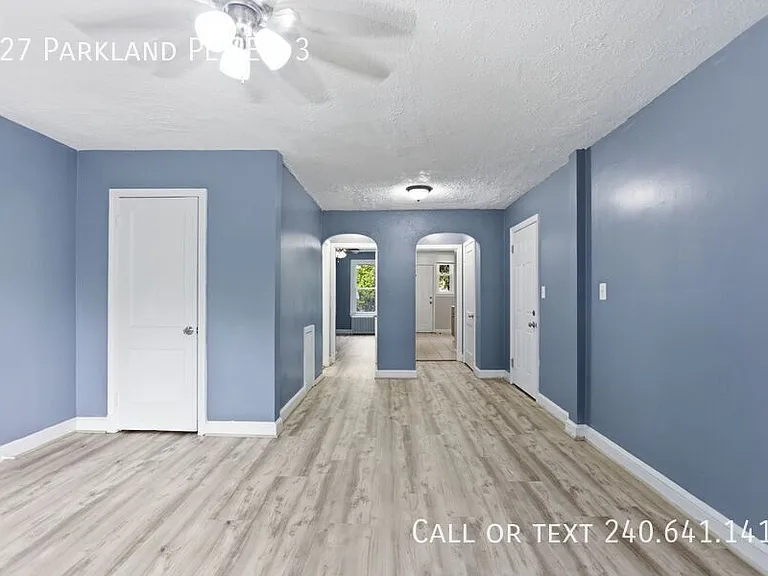 327 Parkland Pl SE #3 — Photo 3