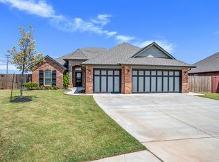 2716 Siena Ln, Moore, OK 73160