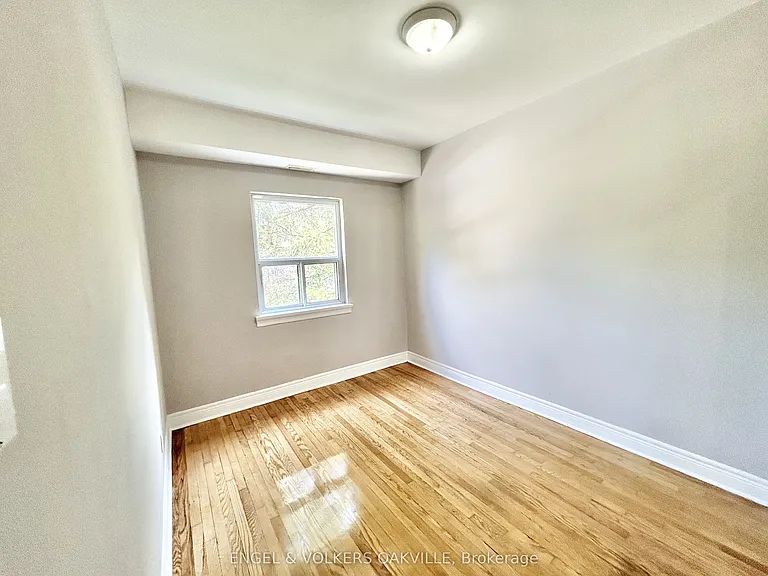 90 25th St #2 — Photo 6