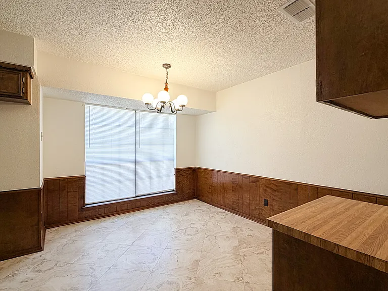 712 Pecan St — Photo 12