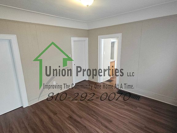 5th image of 1042 Gillett St