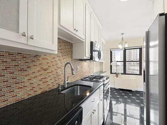 Rented by Sotheby's International Realty | media 42