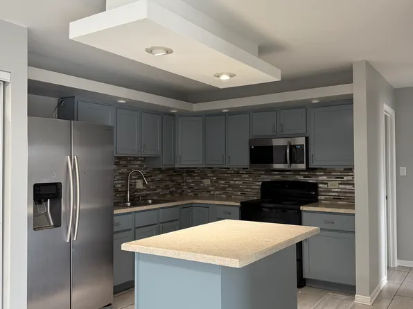 143 W Elk Trl APT 340, Carol Stream, IL 60188